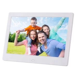 Familie fericită într-o ramă foto digitală